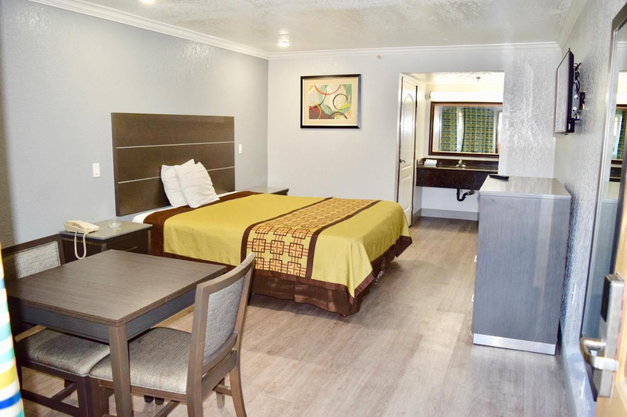 Budget Inn Ла-Пуэнте Экстерьер фото