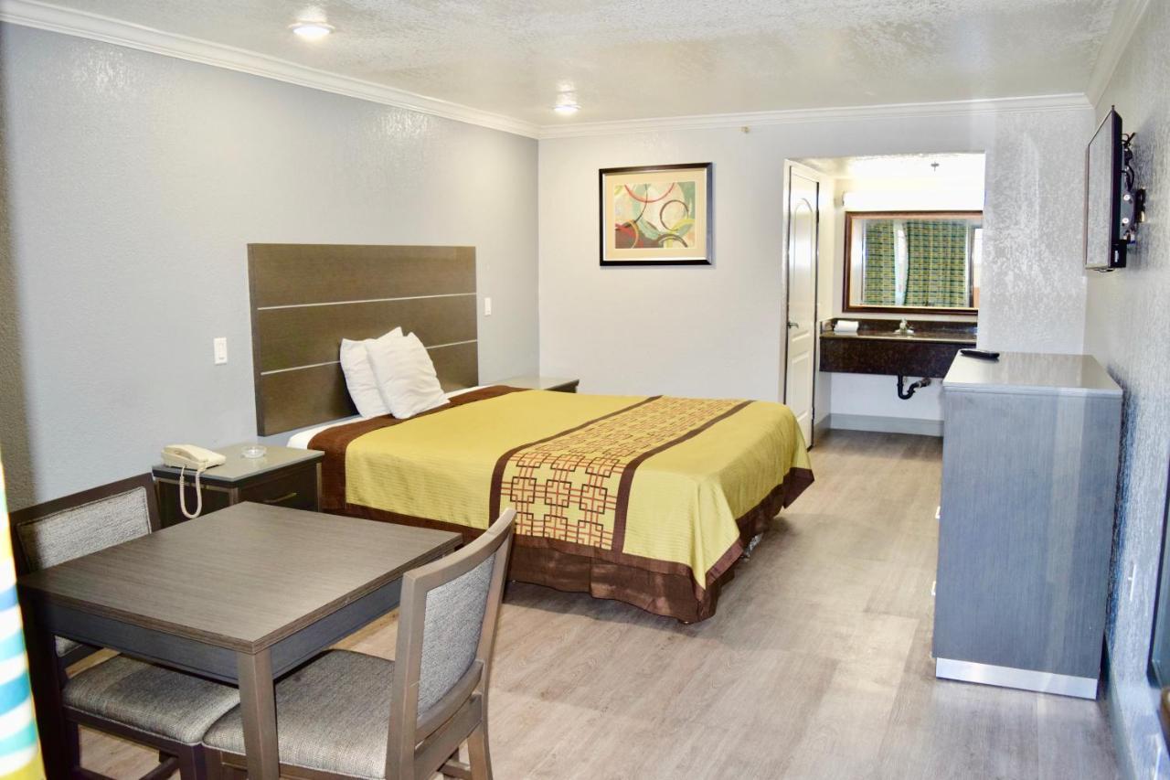 Budget Inn Ла-Пуэнте Экстерьер фото